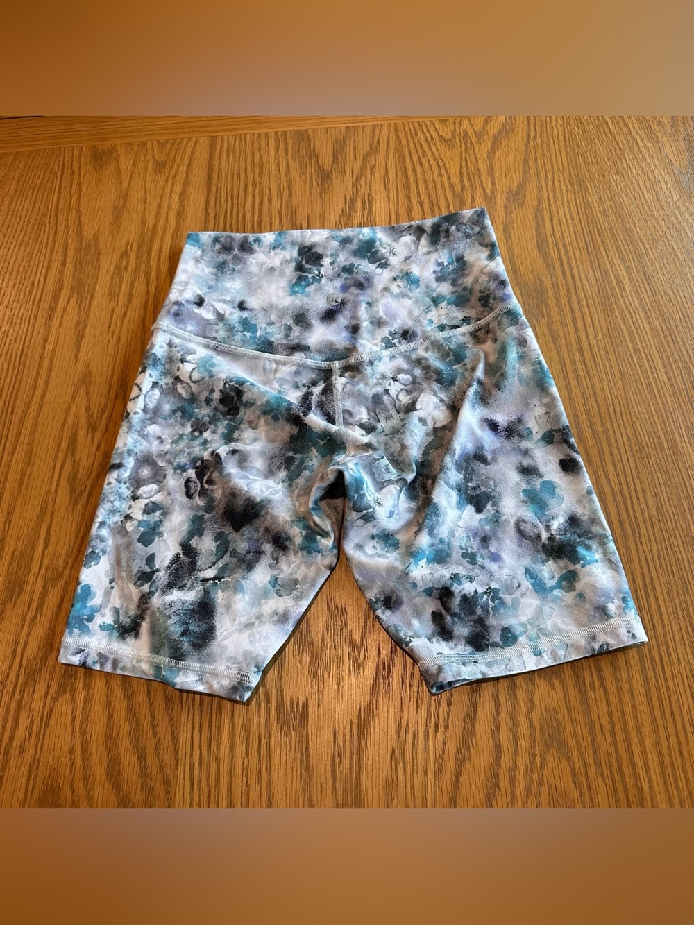 Lululemon High Rise Align Shorts - Picture 2 of 7